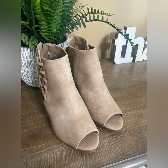 Rampage Tan Wedge Peep Toe Booties Size 7.5 - Picture 3 of 14